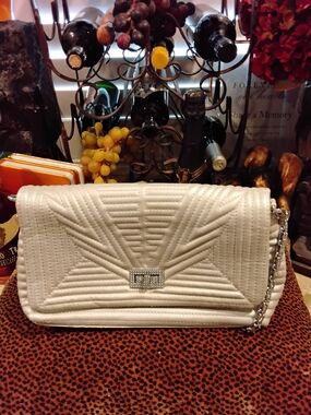 Quilted White Chain-Shoulder Wallet Purse